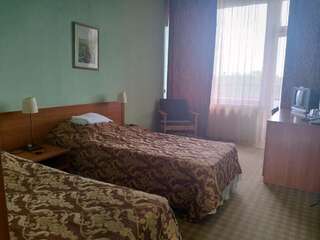 Гостиница Pansionat Pushchino Серпухов Улучшенный двухместный номер с 2 отдельными кроватями и видом на город-1